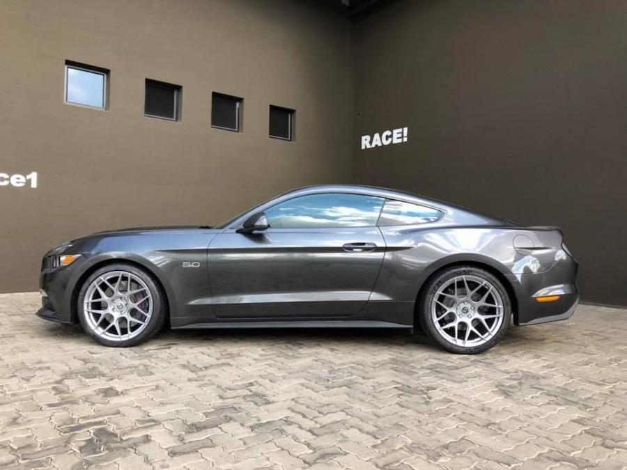 Ford Mustang GT by RACE! 2018 года  (фото 3 из 6)